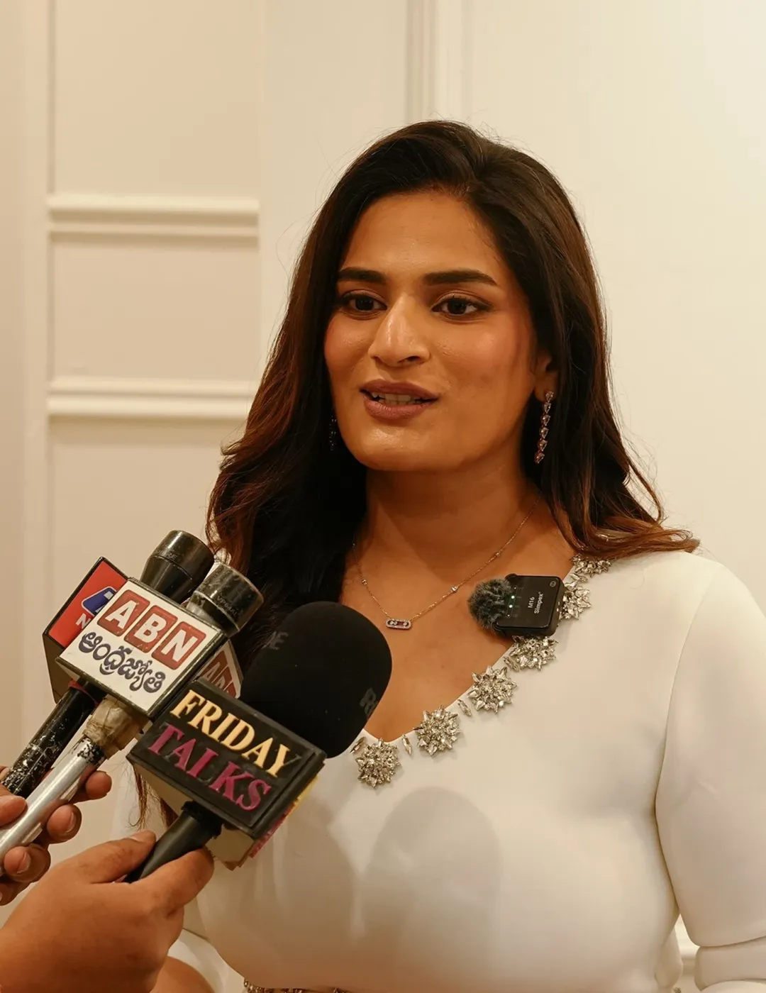 Dr Manisha Mareddy consulting at Shlok Dermatology clinic